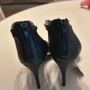 Black gold chain shoes